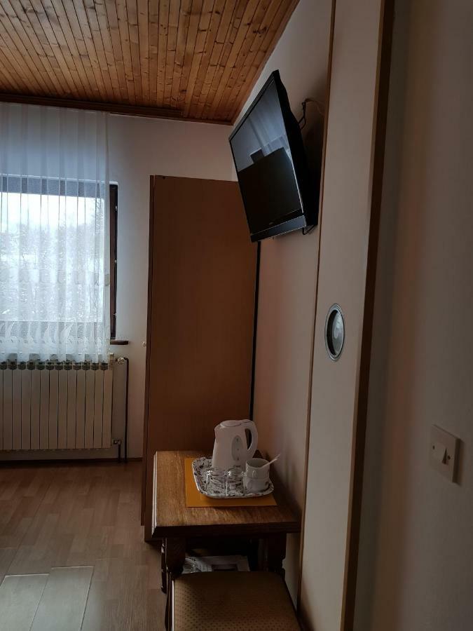 Hotel House Anamarija Selište Drežničko Exterior foto