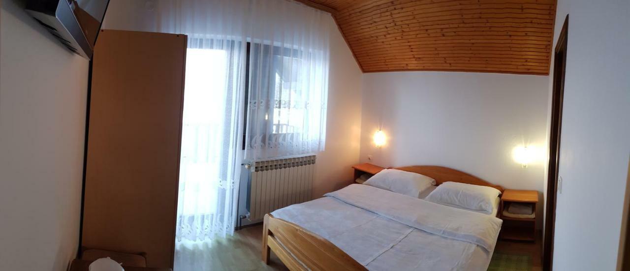 Hotel House Anamarija Selište Drežničko Exterior foto