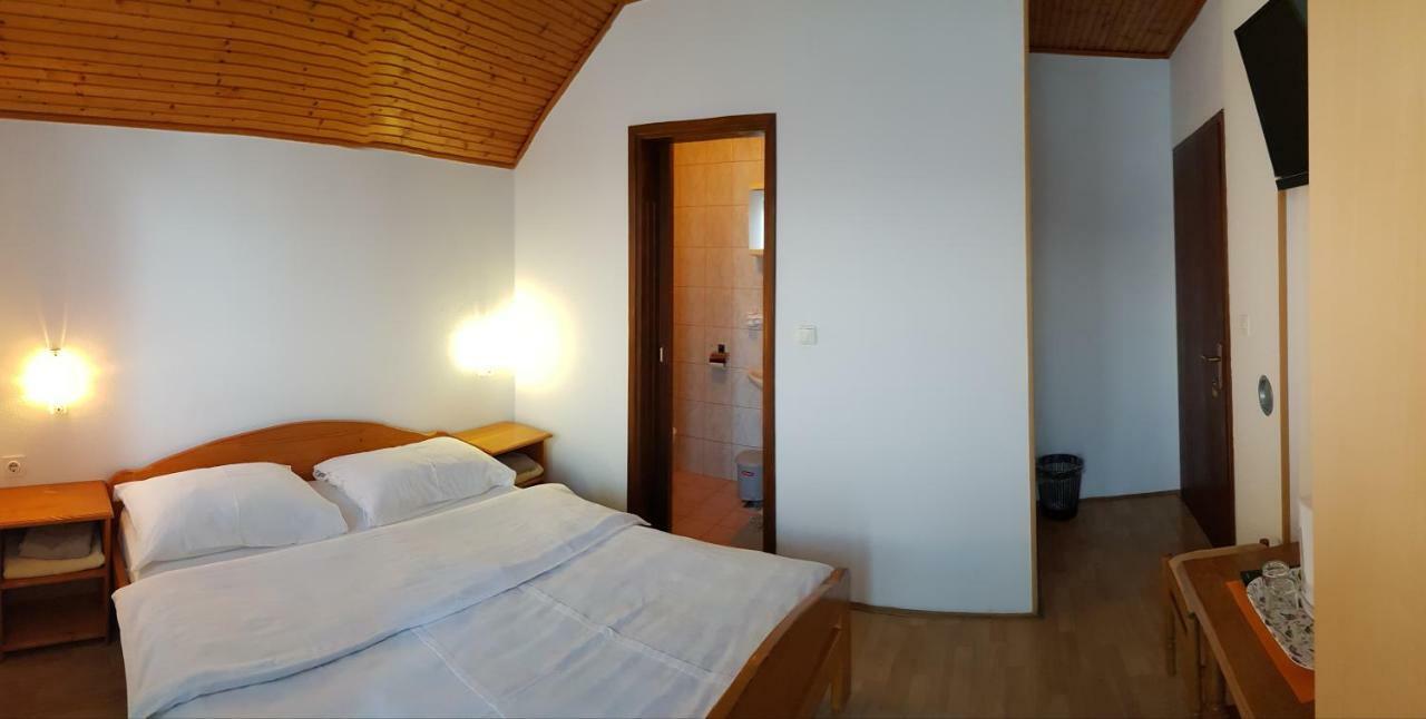 Hotel House Anamarija Selište Drežničko Exterior foto